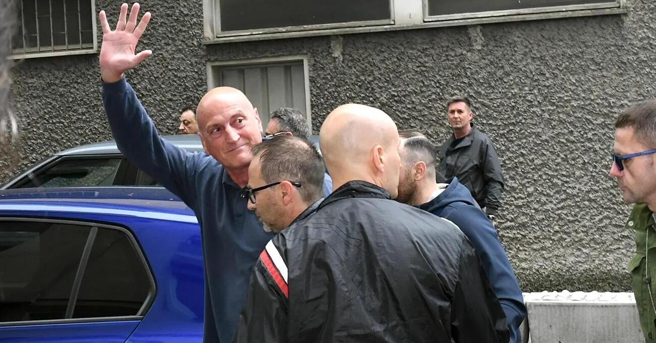 Benvenuto eroe o Benvenuto assassino? l&rsquo;incontro tra Chico Forti e Francesco Schettino raccontato da Vespa &egrave; bellissimo. Dice tutto di noi. E di Travaglio che fa il moralista&hellip;