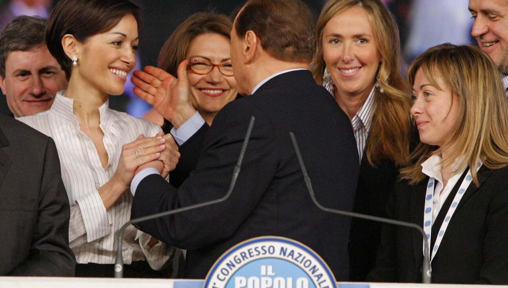 Silvio Berlusconi con le donne di Forza Italia