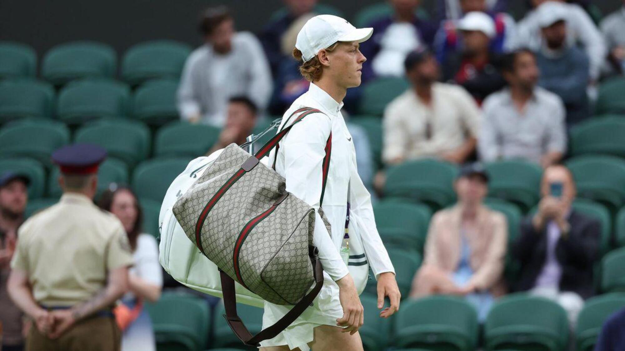 Jannik Sinner vestito da Gucci