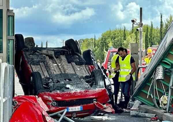 L&rsquo;incidente al casello A12 di Rosignano Marittimo si sarebbe potuto evitare? S&igrave;, ecco come: c&rsquo;entrano le nuove regole europee sulla sicurezza alla guida, anche se...