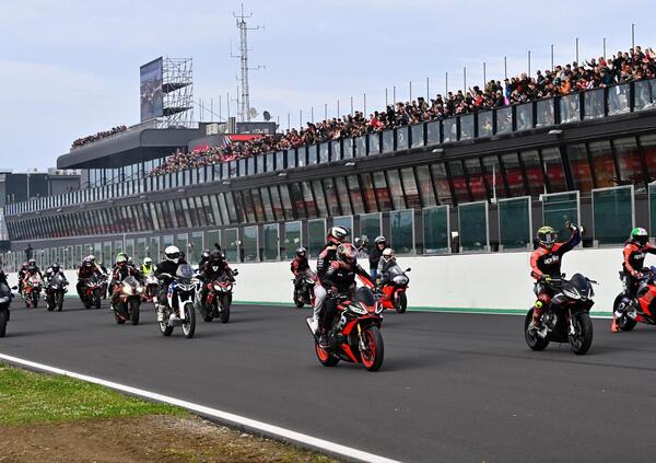 Signori, welcome to racing: l&#039;8 giugno a Misano c&#039;&egrave; l&#039;Aprilia All Stars e siete tutti invitati (gratis) tra capolavori 2T e campioni del mondo