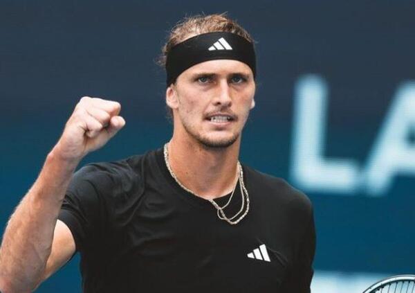 Perch&eacute; Zverev &egrave; accusato di aver imbrogliato al Roland Garros? E mentre affronta Alcaraz il processo per violenze all&#039;ex fidanzata... [VIDEO]