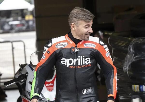 Max Biaggi a MOW per Aprilia All Stars: &ldquo;Ogni tanto arrivare ultimo &egrave; bello, in pista guardi solo lo stile del pi&ugrave; veloce, gli altri&hellip;&rdquo;