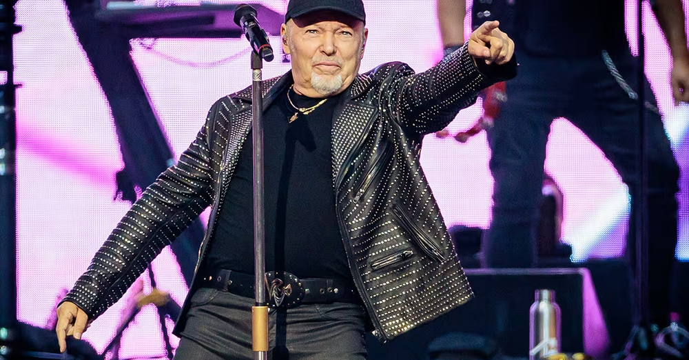 Vasco Rossi, Spagnoli racconta i concerti record a San Siro: &ldquo;Ultimo suo erede? Non all&#039;altezza. Solo uno fa la storia&rdquo;. E su Sanremo, Ligabue, il tour 2025, i fan &ldquo;prepotenti&rdquo;...