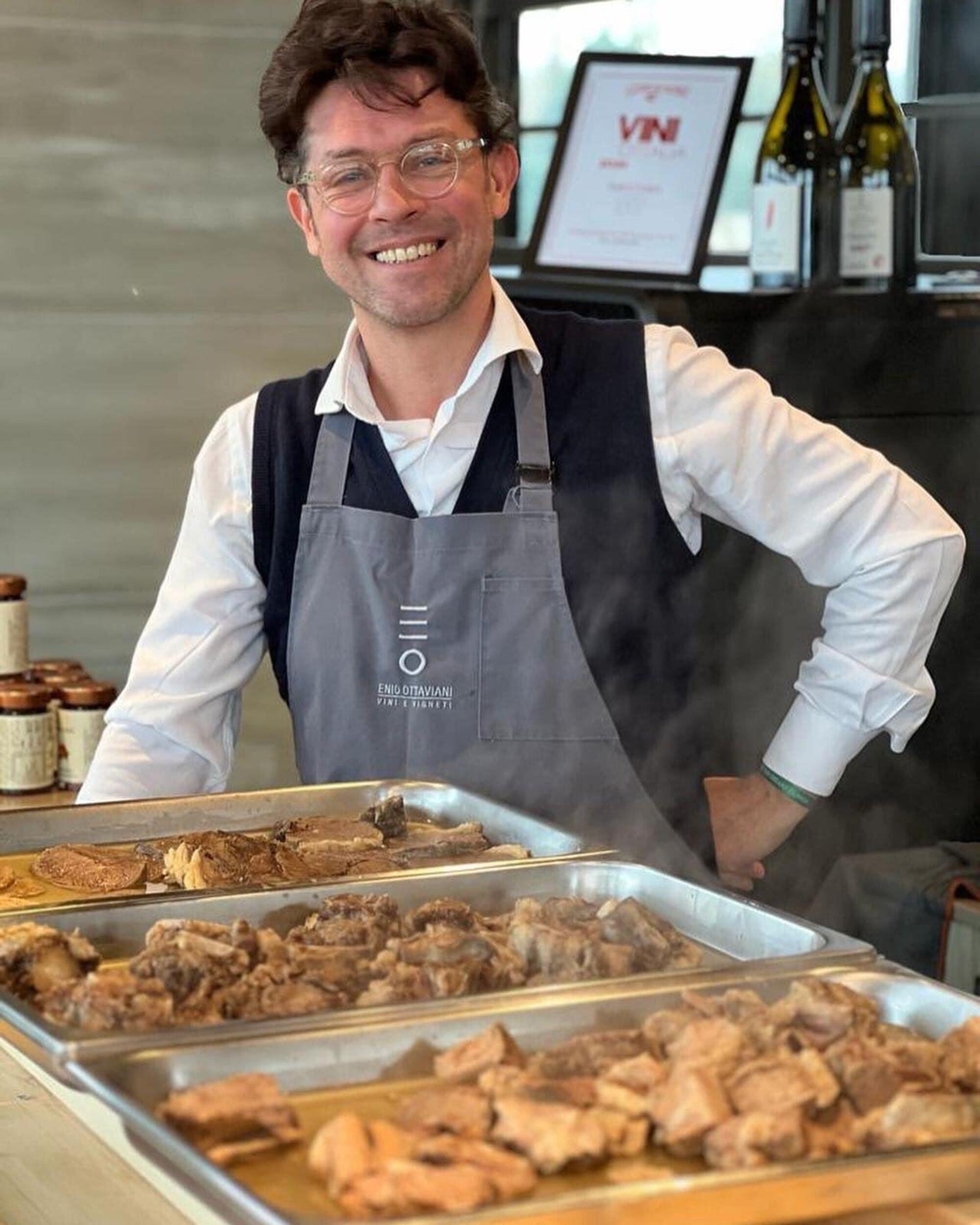 Raffaello Tonon al lavoro nella Cantina Enio Ottaviani