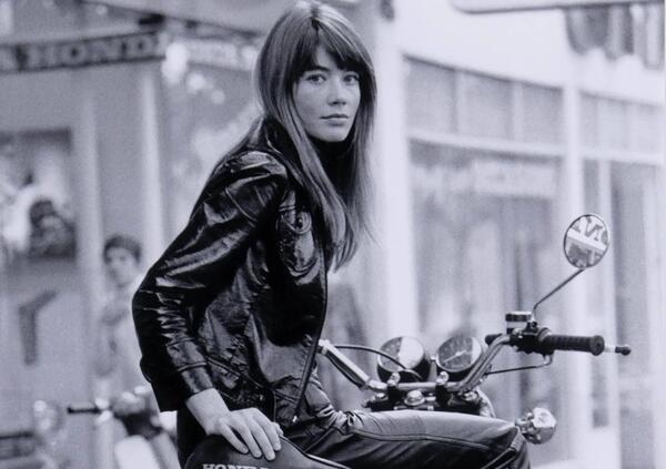 Perch&eacute; Elodie, Annalisa, Dua Lipa e Taylor Swift, tutte insieme, non faranno mai una Fran&ccedil;oise Hardy. Addio a un&rsquo;icona della musica 