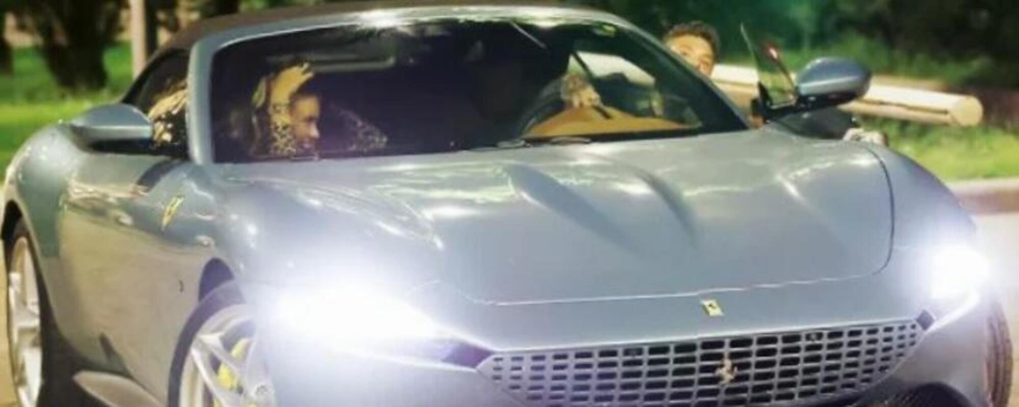 Fedez e Garance Authi&eacute; in Ferrari.jpg