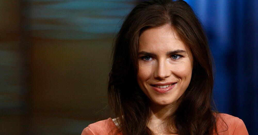 Amanda Knox beatificata da J-Ax: ma &egrave; innocente o colpevole? Ecco cosa dice il linguaggio del corpo e com&#039;&egrave; cambiata la sua comunicazione non verbale dai tempi di Meredith Kercher. E su Patrick Lumumba...