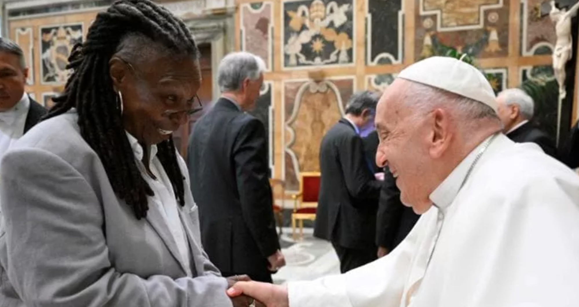 Whoopy Goldberg e Papa Francesco