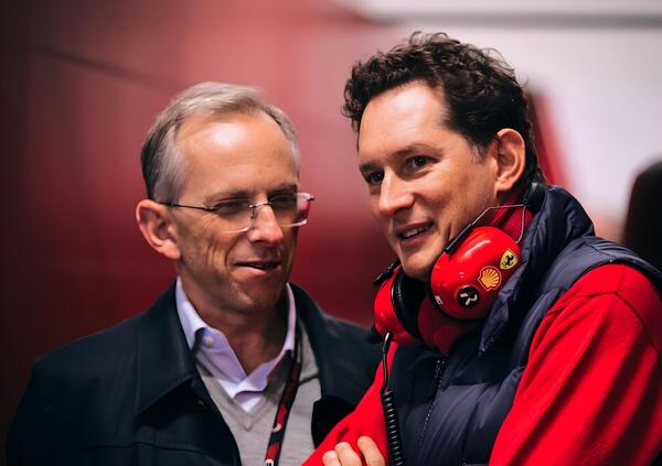 Ferrari &ldquo;sexy&rdquo; dalla Formula 1 alla Borsa, merito di John Elkann o...? E sul futuro del Cavallino parla il ceo Benedetto Vigna: &ldquo;Continueremo a fare auto termiche ma...&rdquo;