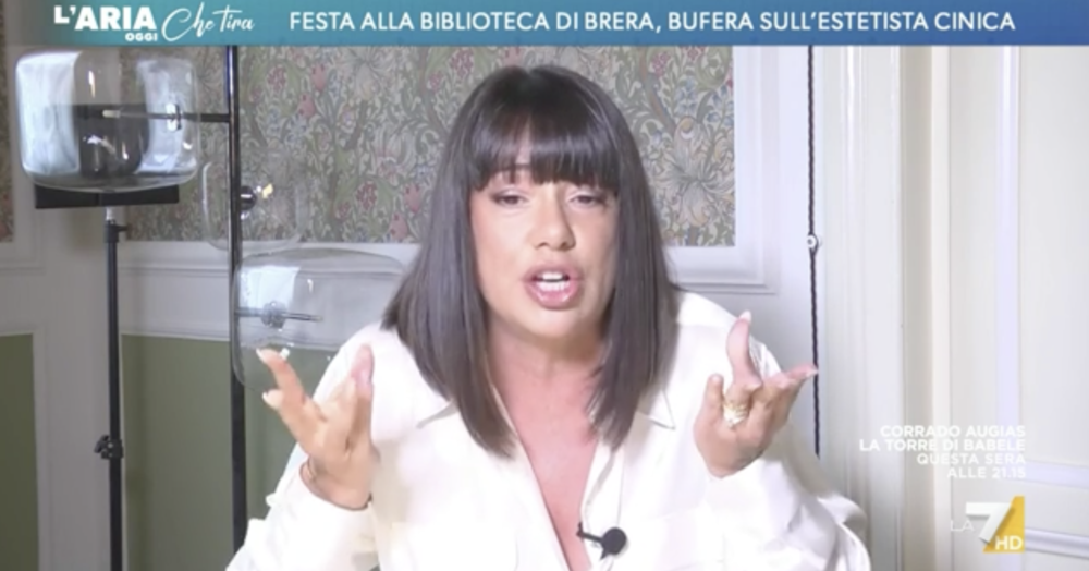 L&#039;Estetista Cinica &egrave; santa per La 7: &quot;Ha dato visibilit&agrave; a Brera. Il suo party? Arte contemporanea&quot;. Ma &egrave; tutto vero? 