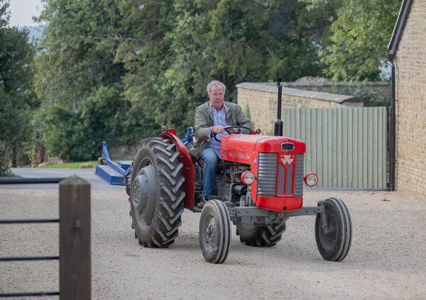 Jeremy Clarkson sfida Greta Thunberg: ma davvero la Fattoria inquina pi&ugrave; di India, Brasile e Cina (o almeno delle auto a benzina e gasolio)? L&rsquo;ex Top Gear: &ldquo;Ecco come saresti senza emissioni di anidride carbonica&rdquo;