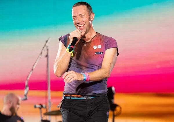 Coldplay in concerto a Roma, bagarini scatenati sui social. E i fan: &ldquo;Biglietti a 600 euro e truffe seriali. Dov&#039;&egrave; la finanza?&rdquo;