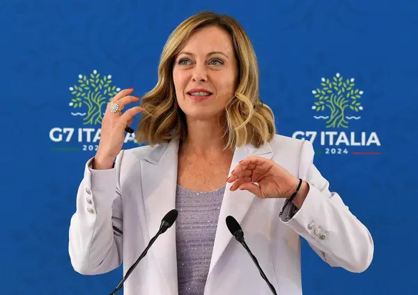 Giorgia Meloni &egrave; la Thatcher di questi tempi insoliti, oscuri, infami, o almeno &egrave; quella che ci meritiamo. Ecco cosa dicono di lei nel resto d'Europa e come viene usata per la politica interna di Francia, Spagna e...