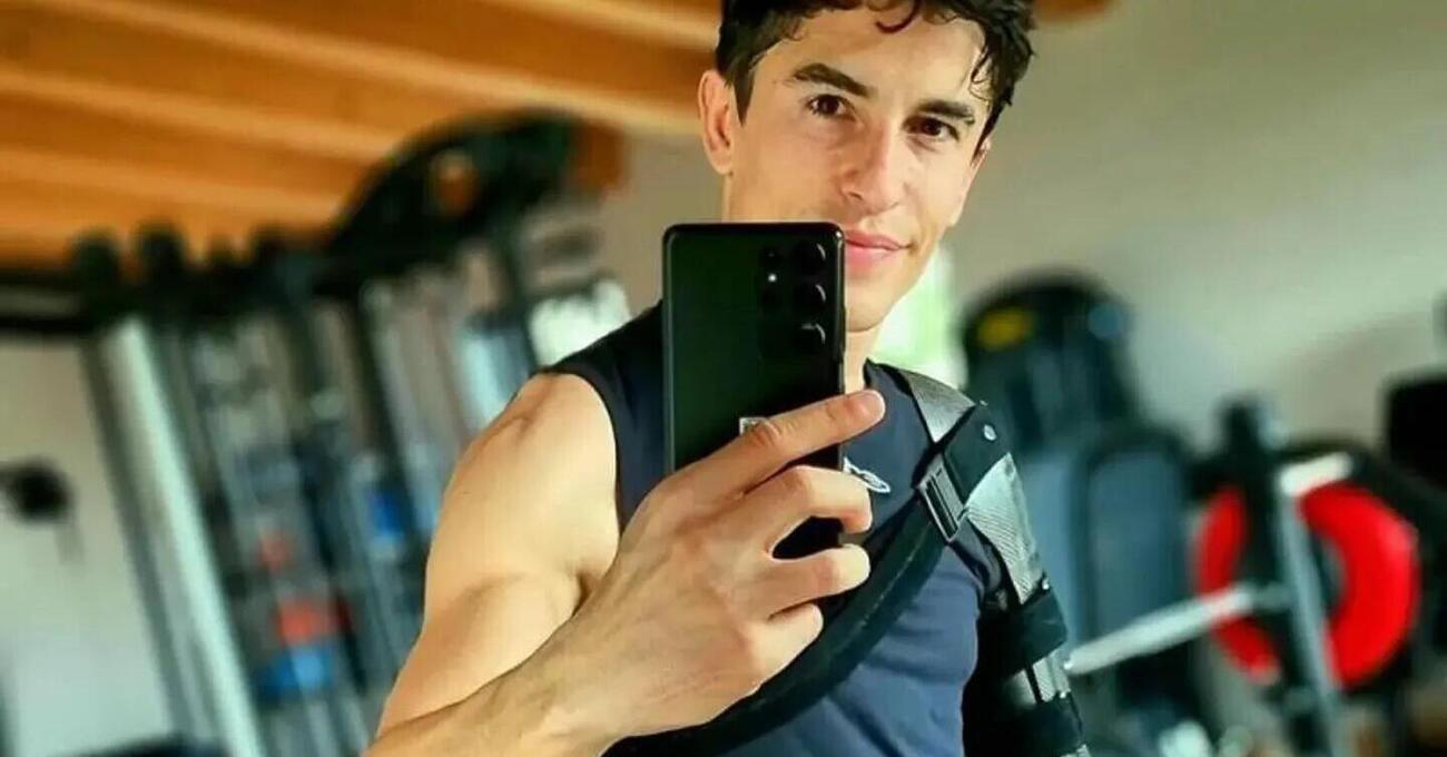 &ldquo;Marquez chiamava di notte&rdquo;, l&rsquo;ex Honda tra rivelazioni e sparate: &ldquo;E&rsquo; come se Schumacher si alzasse, tornasse e vincesse, mentre Valentino Rossi&hellip;