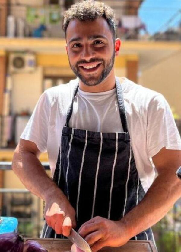 Siamo andati a mangiare da Ruben, lo chef influencer che cucina sul balcone e dice sempre &ldquo;A&ograve;, che te voi magn&agrave;?&rdquo;. Ma com&rsquo;&egrave; la sua pasta e vale davvero la pena?