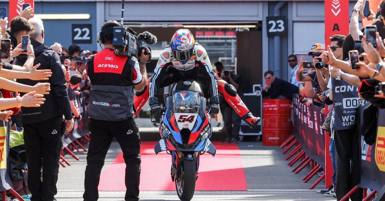 Signori, in questo pazzo mondo Toprak Razgatlioglu potrebbe anche correre in MotoGP per Valentino Rossi. Ecco come
