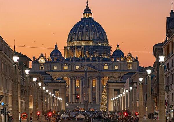 Ma che caos c&rsquo;&egrave; in Vaticano? Studente trovato impiccato in bagno dopo aver tentato un approccio sessuale con i compagni. Un suicidio o&hellip;