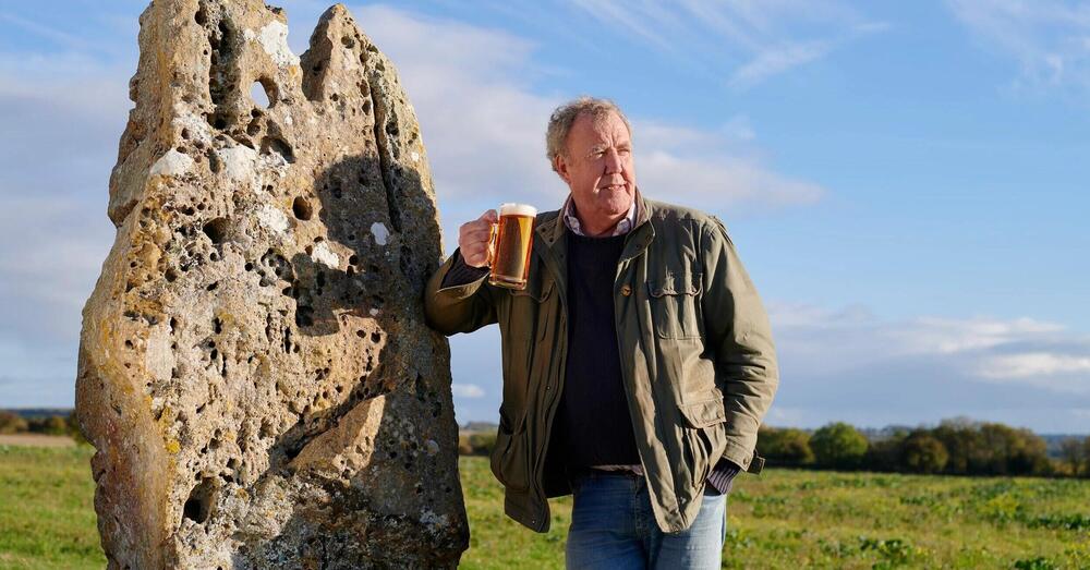 Jeremy Clarkson dalle auto e Top Gear alla birra (e i bastoni da passeggio...), adesso aprir&agrave; il suo pub. L&rsquo;unico problema? I topi e il fegato...