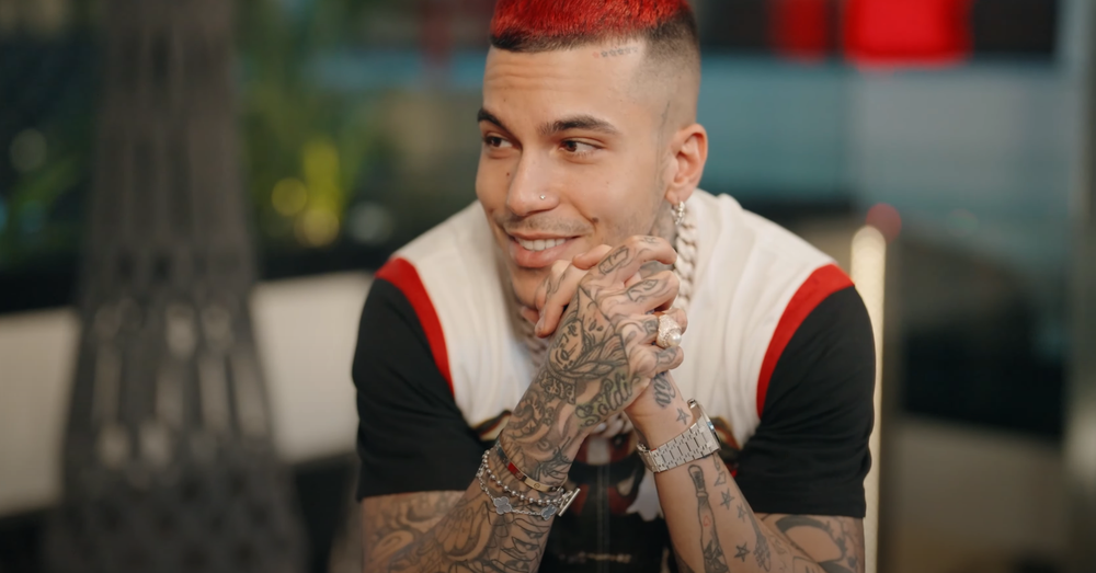 Sfera Ebbasta racconta la sua passione per gli orologi. Il suo primo Rolex anni &lsquo;90, l&#039;Audemars Piguet tatuato sulla spalla e il Richard Mille. Lui &egrave; il king della trap, ma quale sar&agrave; il King al polso?