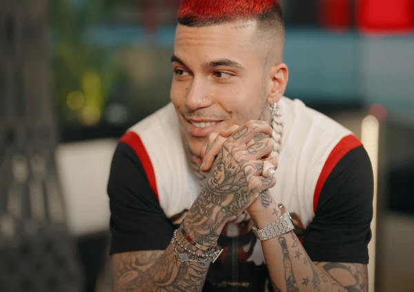 Sfera Ebbasta racconta la sua passione per gli orologi. Il suo primo Rolex anni &lsquo;90, l&#039;Audemars Piguet tatuato sulla spalla e il Richard Mille. Lui &egrave; il king della trap, ma quale sar&agrave; il King al polso?