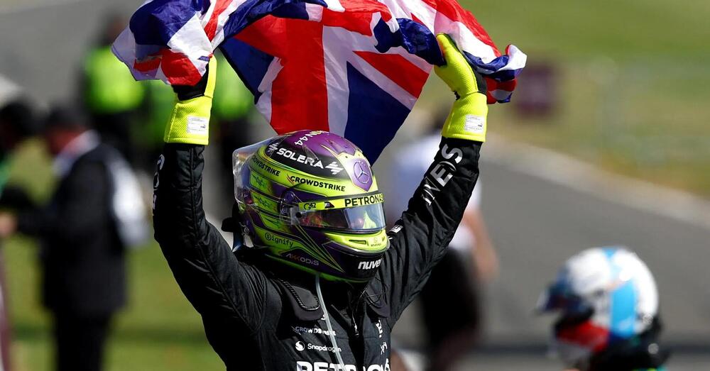 A Silverstone Hamilton vince per tutti i Lewis che &egrave; stato. E sulla schiena porta una promessa per il futuro