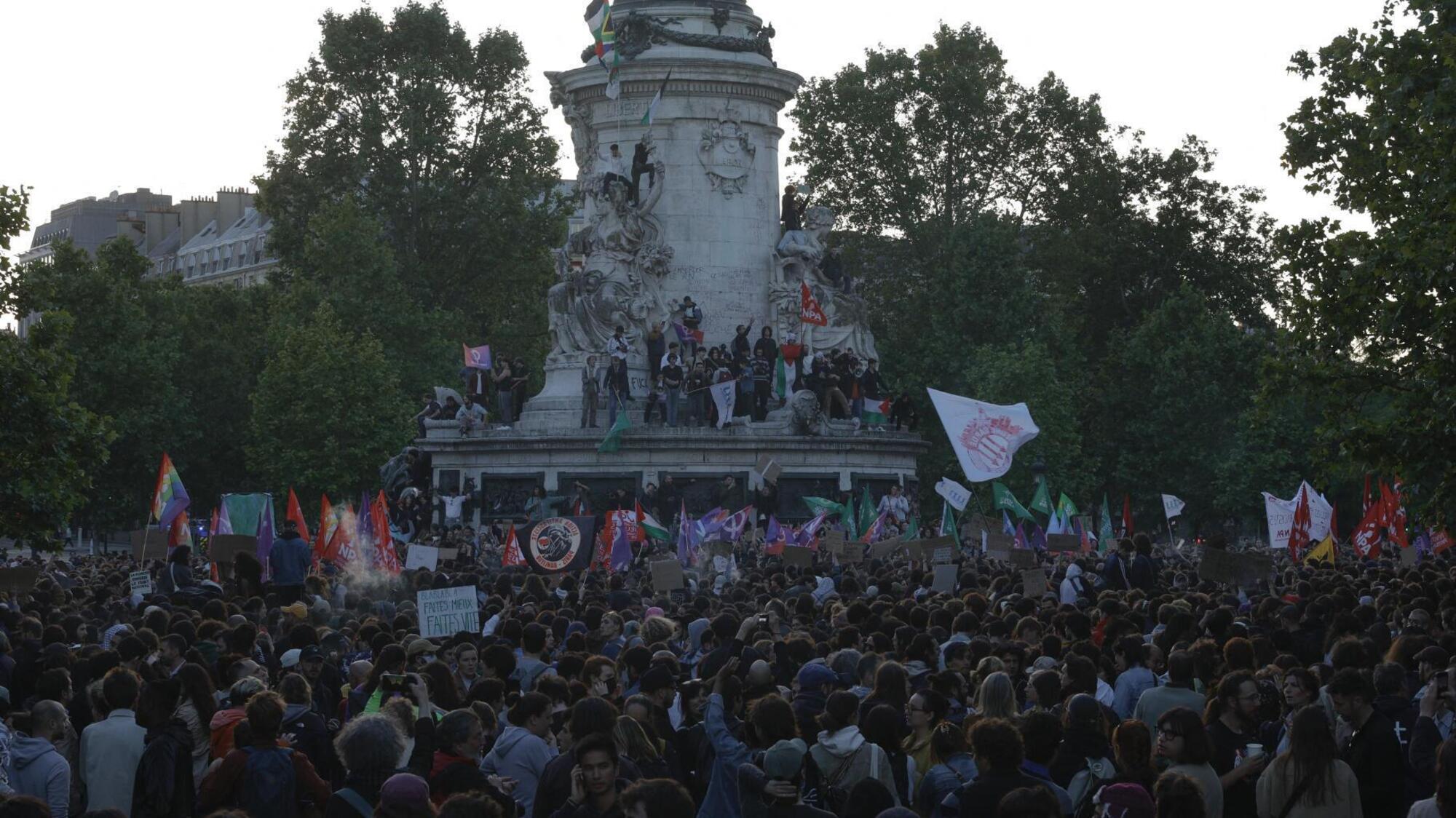 Place de la R&eacute;publique in festa dopo le elezioni francesi