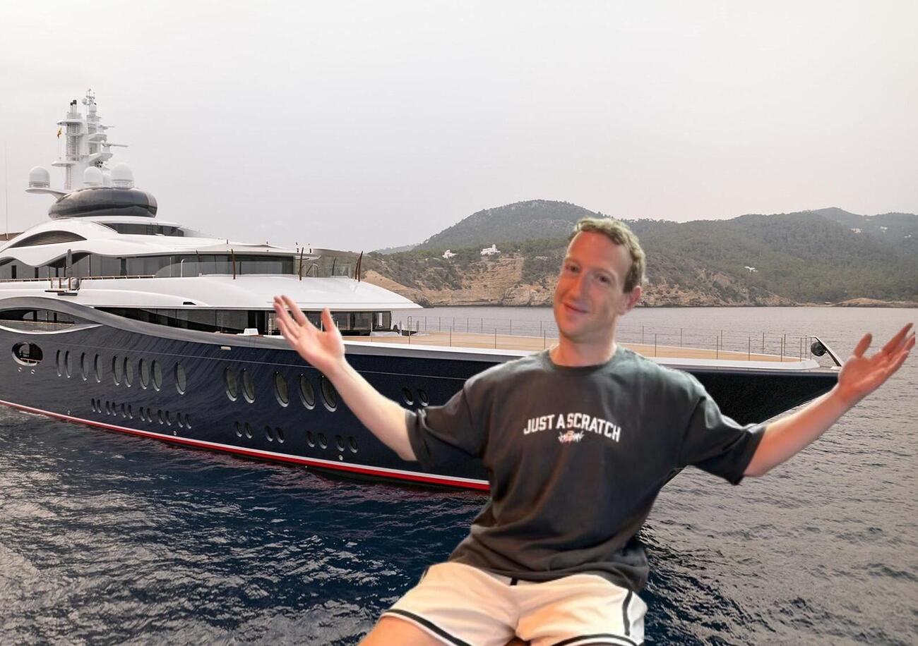 Ma cosa ci fa Mark Zuckerberg in Italia? Ecco il suo mega yacht avvistato a Castellammare di Stabia per le vacanze nel Mediterraneo di mr. Facebook... [VIDEO]