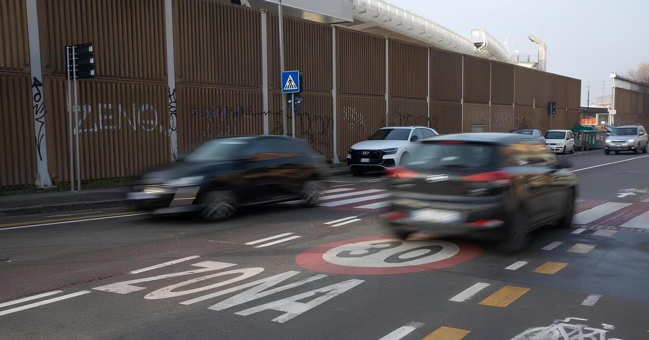 Auto elettriche e limite dei 30 all&rsquo;ora, ecco lo studio che smonta le utopie green. Cosa faranno ora i sindaci di Milano e Bologna e tutti gli altri?