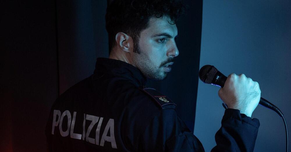 Ok, ma chi caz*o &egrave; Revman, il poliziotto rapper che crea dipendenza come il fentanyl e canta &ldquo;Riduci la velocit&agrave;&rdquo;? Ecco la sua &ldquo;Rogoredo Trap&rdquo;