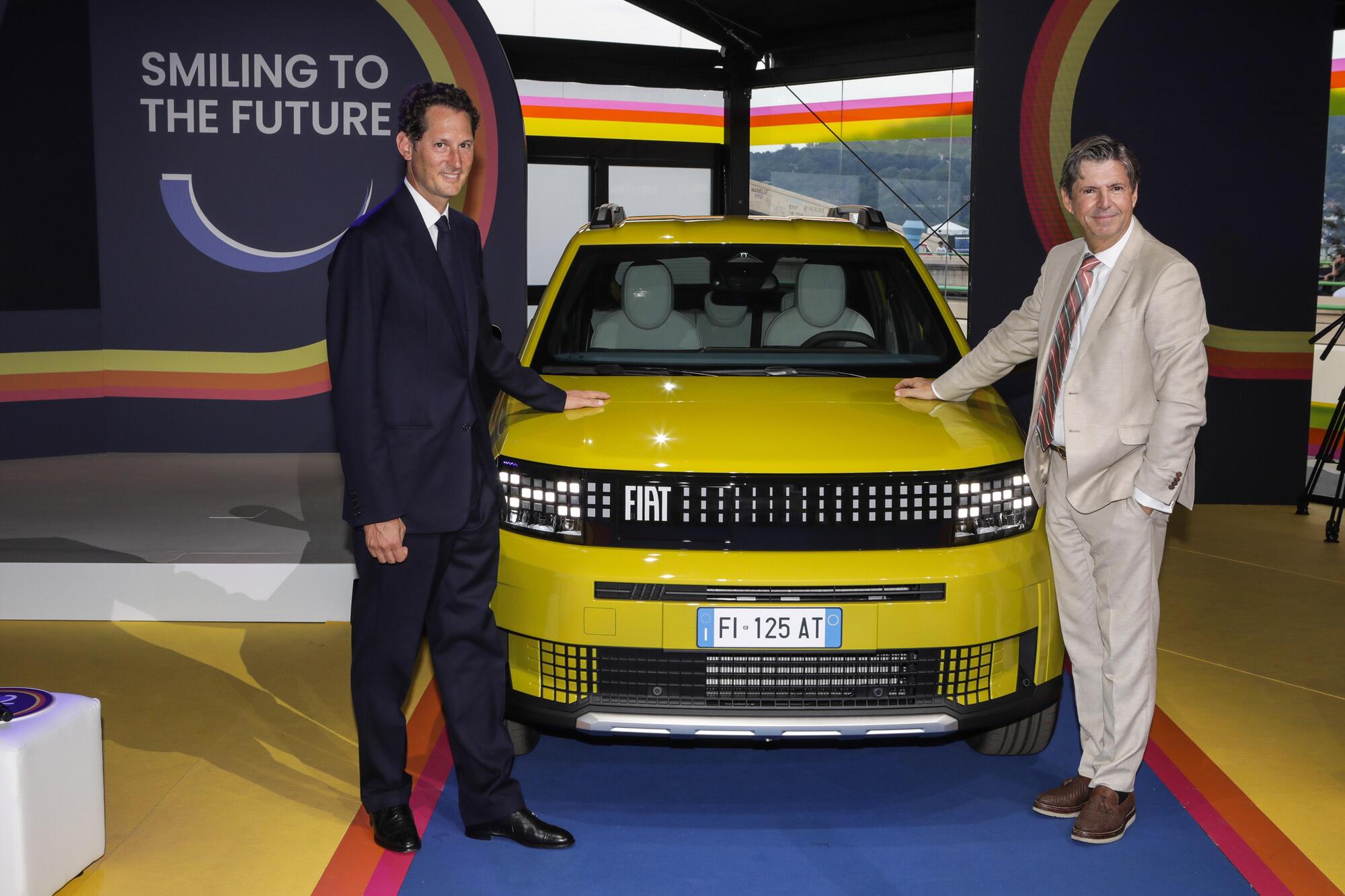 John Elkann e Olivier Fran&ccedil;ois (Ceo Fiat) davanti alla nuova Grande Panda