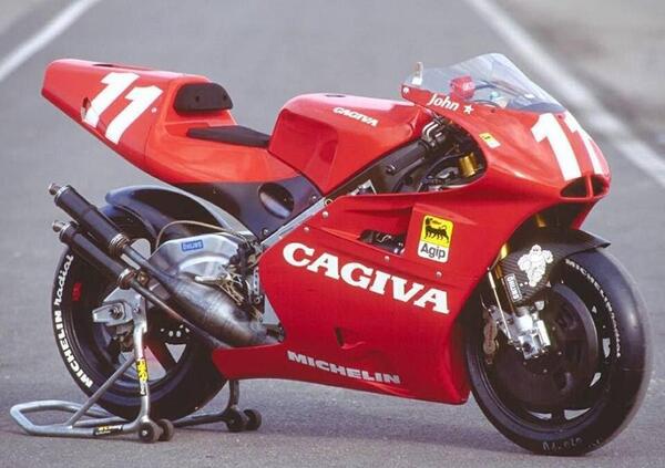 Valentino Rossi con la Yamaha di Lawson? Beccatevi Jorge Lorenzo a Misano con la mitica Cagiva 500 GP di John Kocinski!