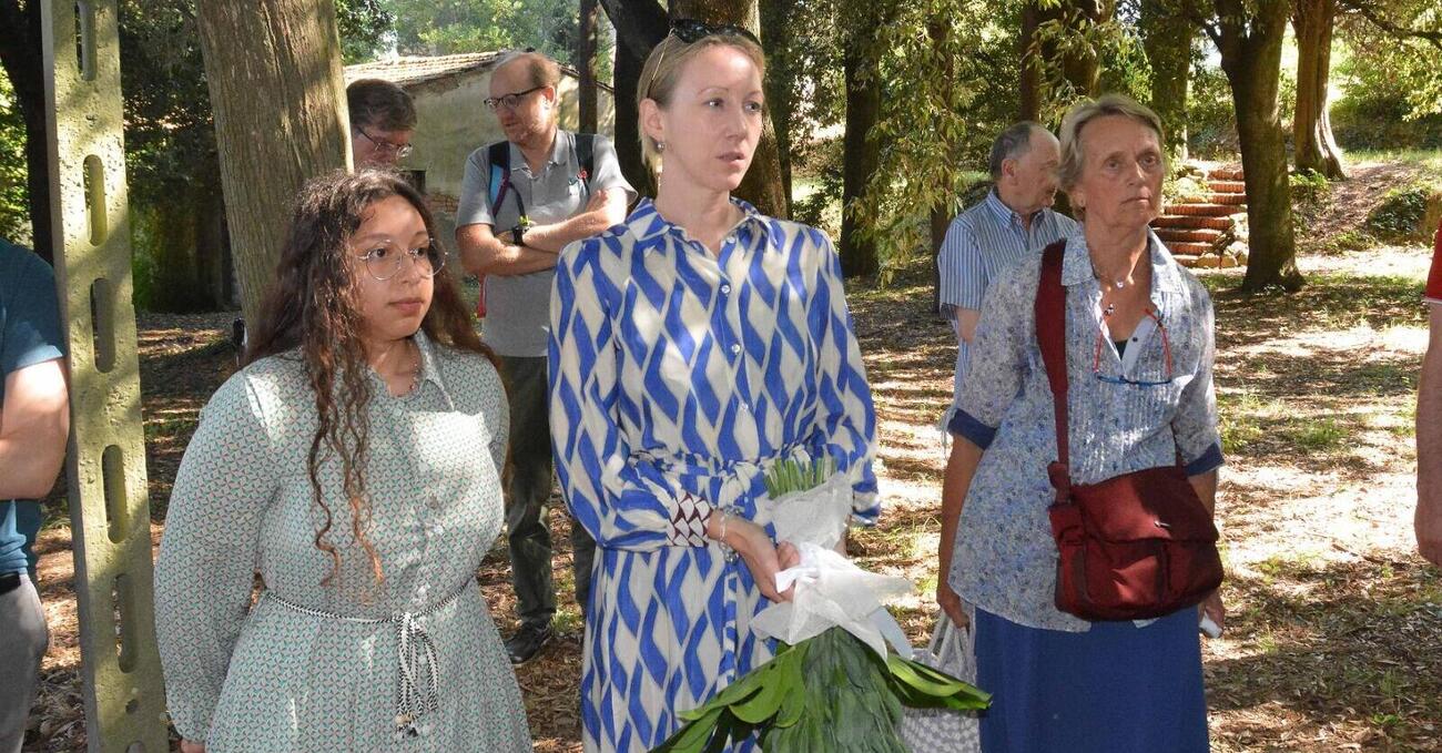 L&rsquo;Italia &egrave; una Repubblica basata sul clickbait, ma non dimentichiamo il coraggio di Laura Ewert: il nonno ordin&ograve; la strage nazi-fascista, lei torna a San Polo per scusarsi