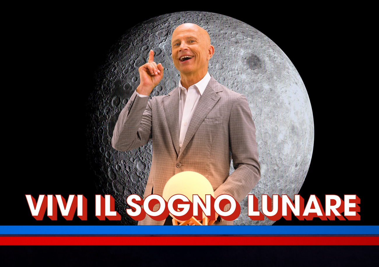 Pubblicit&agrave; brutte: ma l&#039;avete visto Giorgio Mastrota che &ldquo;vende&rdquo; il nuovo film di Scarlett Johansson come le padelle? Dalle televendite a &ldquo;Fly Me to the Moon&rdquo; &egrave; un attimo... [VIDEO]