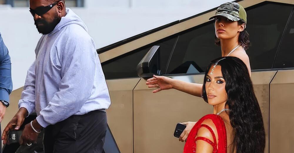 Bianca Censori esplode a pranzo e al cinema con Kanye West. Ma davvero ora rischia di essere bandita dai ristoranti? Intanto l&#039;ex moglie Kim Kardashian al matrimonio coi diamanti... [FOTO]