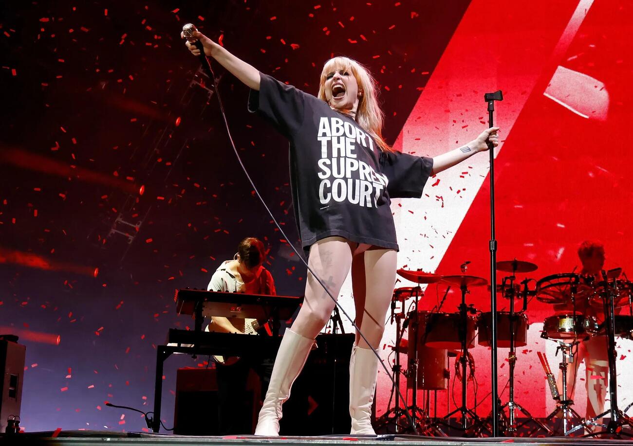 Ok Taylor Swift, ma quanto sono stati fighi i Paramore a San Siro? E Hayley Williams, la frontwoman che sputa&hellip;
