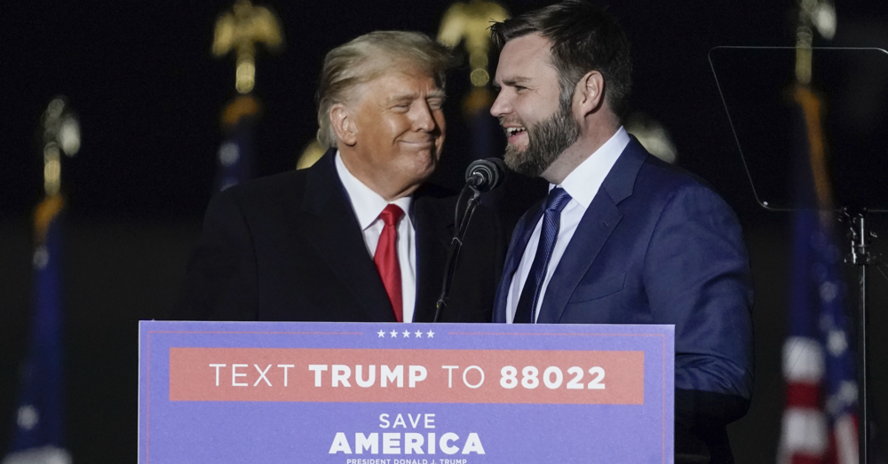 Abbiamo letto &ldquo;Elegia americana&rdquo;, il libro di J. D. Vance e vice di Trump e abbiamo capito perch&eacute; The Donald vincer&agrave; le elezioni (alla faccia del moralismo woke)