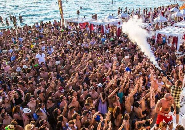 Gallipoli fra turisti in fuga, pochi parcheggi e movida selvaggia? Cicchella: &ldquo;Falso, spiagge piene anche di stranieri&rdquo;. Le polemiche? &ldquo;Ecco perch&eacute; screditano la citt&agrave;&hellip;&rdquo;