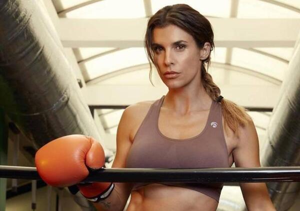 Elisabetta Canalis che si allena a kick boxing &egrave; il video pi&ugrave; bello che vedrete questa estate (e non &egrave; solo esibizionismo) 