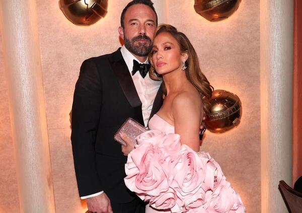 Jennifer Lopez, anniversario di matrimonio con giro con una Mercedes d&rsquo;epoca, ma con un altro... E il marito Ben Affleck?