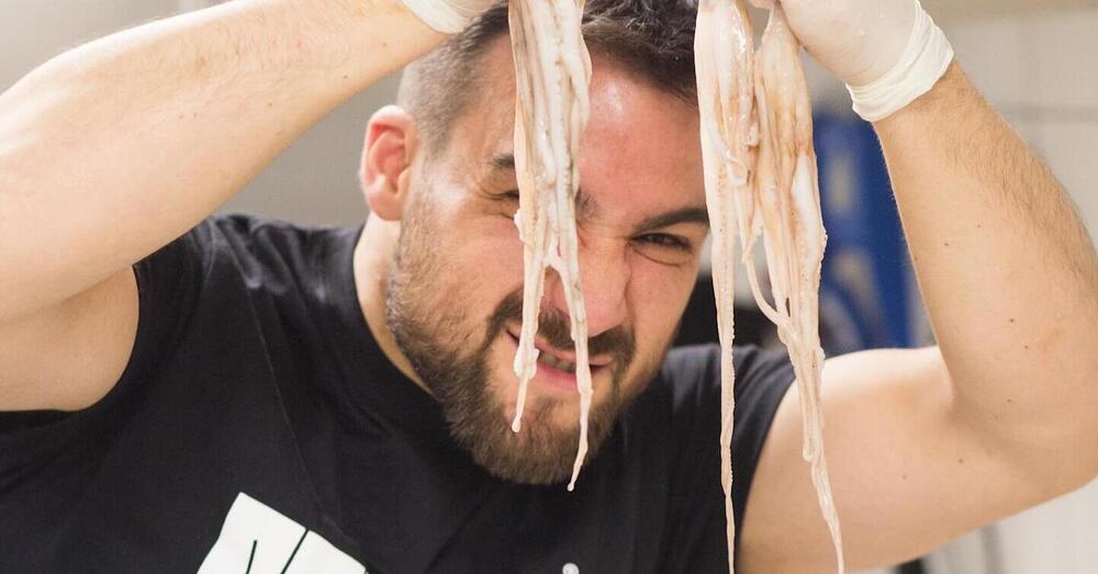 Siamo andati a mangiare da &ldquo;Confine&rdquo; a Milano, seconda pizza migliore d&rsquo;Italia (e del Pizzaiolo dell&rsquo;anno Francesco Capece), ma vale la pena spendere dai 20 ai 25 euro per una dello chef? Peccato per la birra&hellip; 