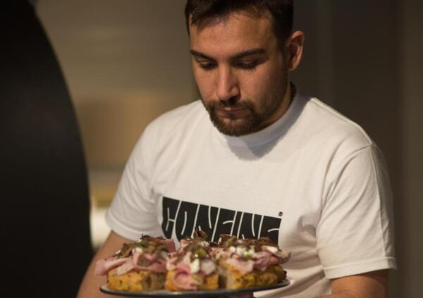 Siamo andati a mangiare da &ldquo;Confine&rdquo; a Milano, seconda pizza migliore d&rsquo;Italia (e del Pizzaiolo dell&rsquo;anno Francesco Capece), ma vale la pena spendere dai 20 ai 25 euro per una dello chef? Peccato per la birra&hellip; 