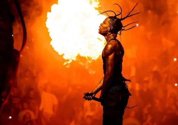 Siamo stati al concerto di Travis Scott all&#039;Ippodromo La Maura di Milano e fra scosse di terremoto, poghi selvaggi e mancanza d&rsquo;acqua abbiamo capito che&hellip;