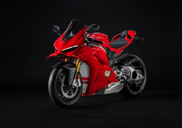 L&rsquo;ultima Ducati Panigale V4 &egrave; un sontuoso omaggio nascosto alla 916 ma &egrave; stata costruita per chi vuole una MotoGP in garage