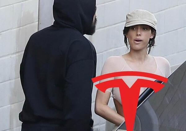 Bianca Censori e Kanye West, che figura di... Tesla. Ecco come sono rimasti chiusi fuori dal Cybertruck di Ye dopo il cinema, e... [VIDEO]