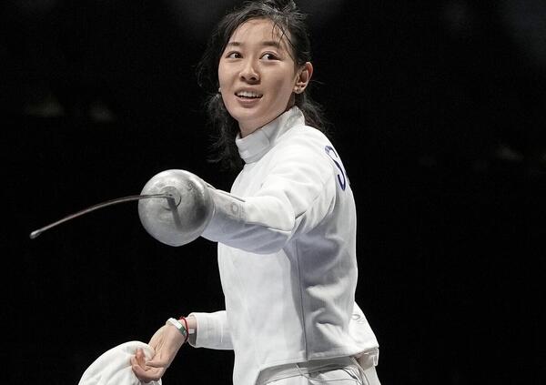 Ma cosa ha fatto Sun Yiwen, la campionessa in carica di spada eliminata ai sedicesimi di finale? Contesta la stoccata decisiva in una pioggia di fischi