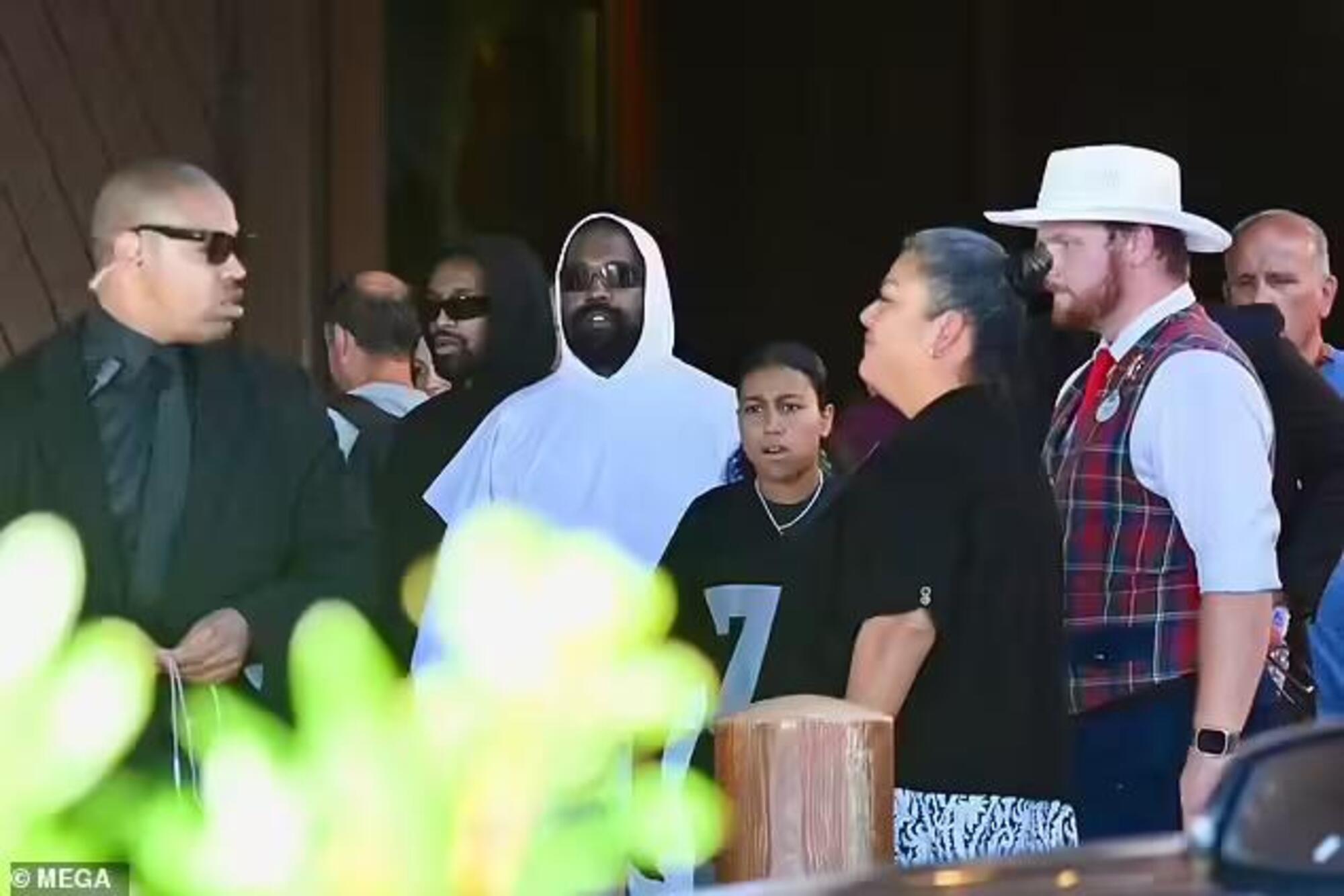 Kanye West e la figlia North a Disneyland