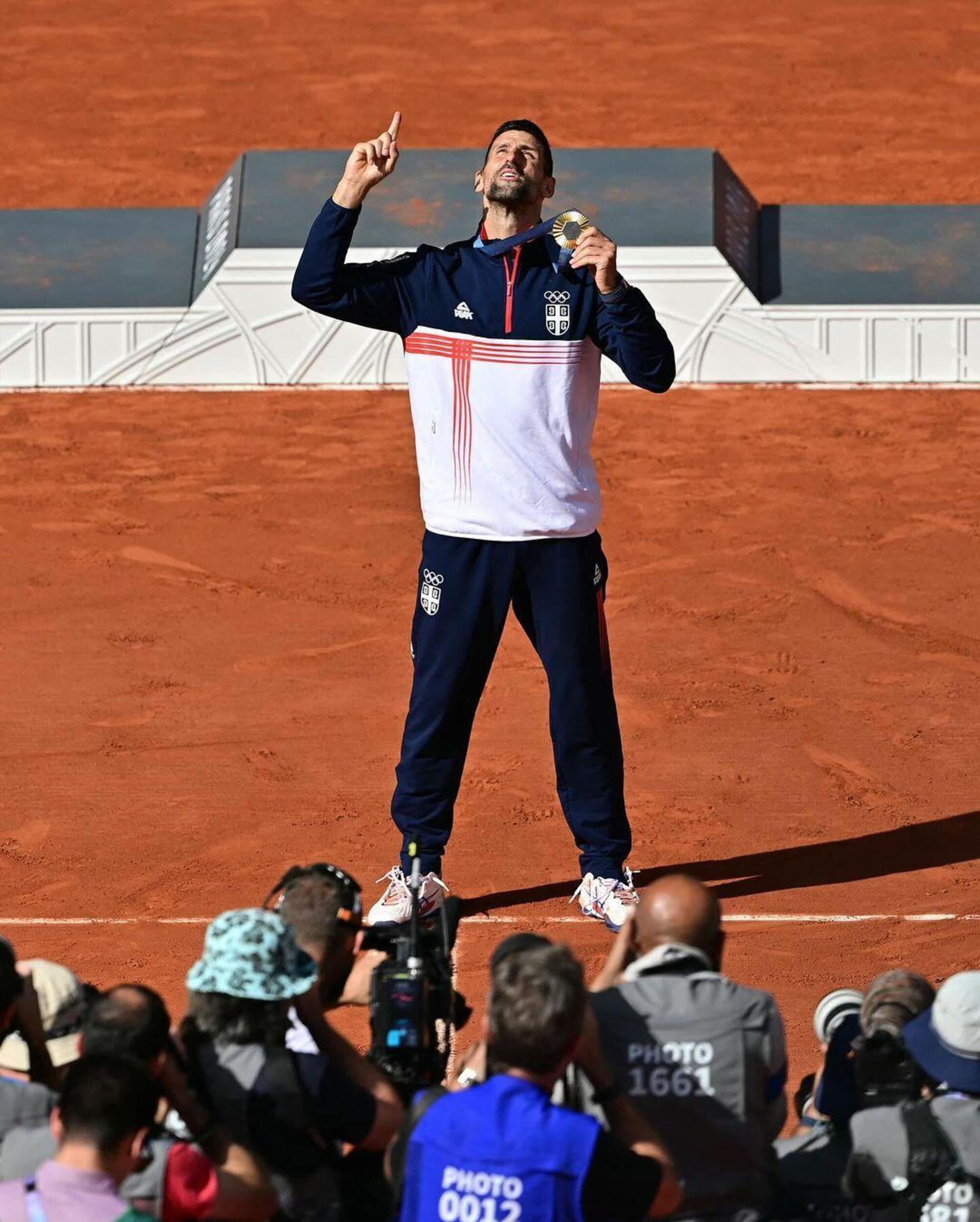 Djokovic con la medaglia d&rsquo;oro al collo