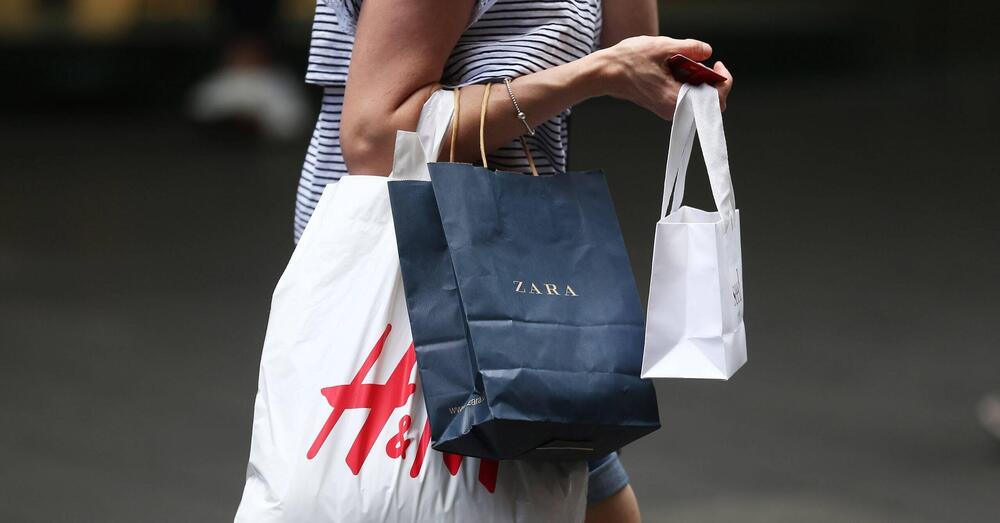 Ma con le proteste in Bangladesh cosa succeder&agrave; ai brand del fast fashion come H&amp;M e Zara? Dopo la &quot;rivolta delle tessitrici&quot; potrebbero esserci ancora dei problemi perch&eacute;... 