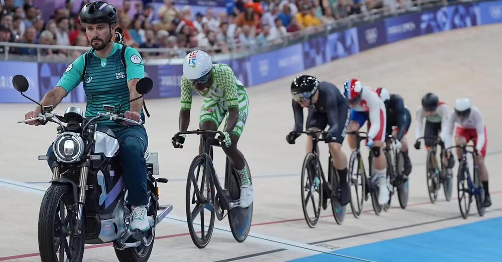 Ma lo sapete che alle Olimpiadi ci sono anche le moto? S&igrave;, probabilmente non quelle che vi piacciono, ma quelle &ldquo;schiave&rdquo; dei ciclisti: ecco cos&#039;&egrave; il Derny e perch&eacute; &egrave; a Parigi per ciclismo su pista e Keirin